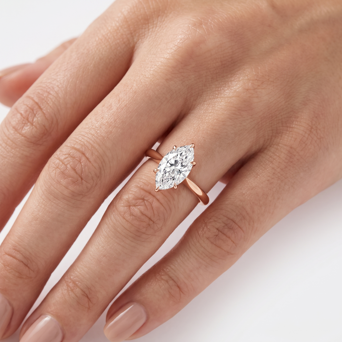 _lifestyle_image@SKU:R5314-LADM01000004P #metal_10k-rose-gold+origin_lab-grown+quality_g-si