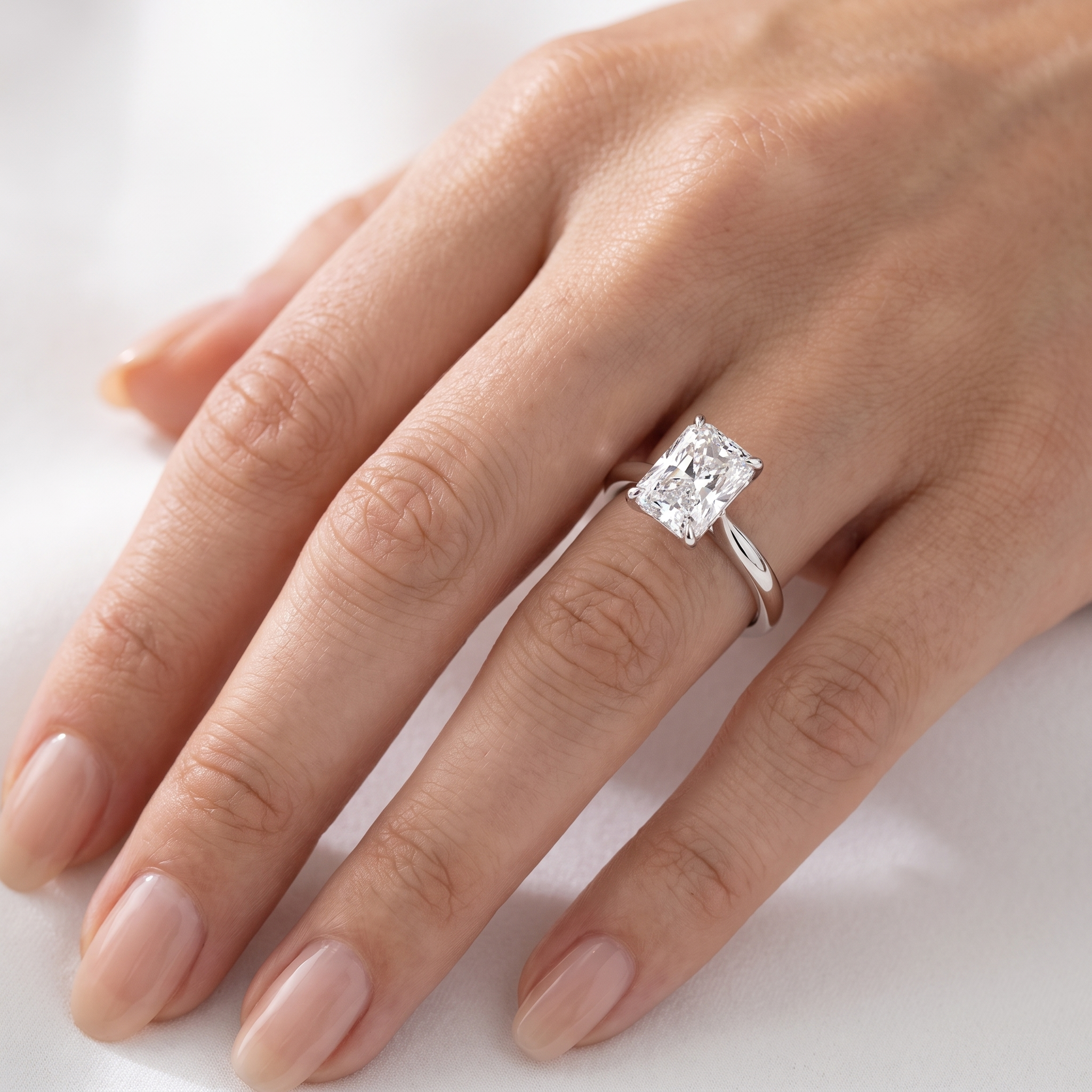 _lifestyle_image@SKU:R5314-NADT01000004W #metal_14k-white-gold+origin_lab-grown+quality_ef-vs2+