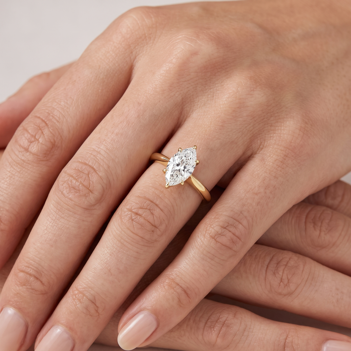 _lifestyle_image@SKU:R5314-NADM01000004Y #metal_14k-yellow-gold+origin_lab-grown+quality_ef-vs2+