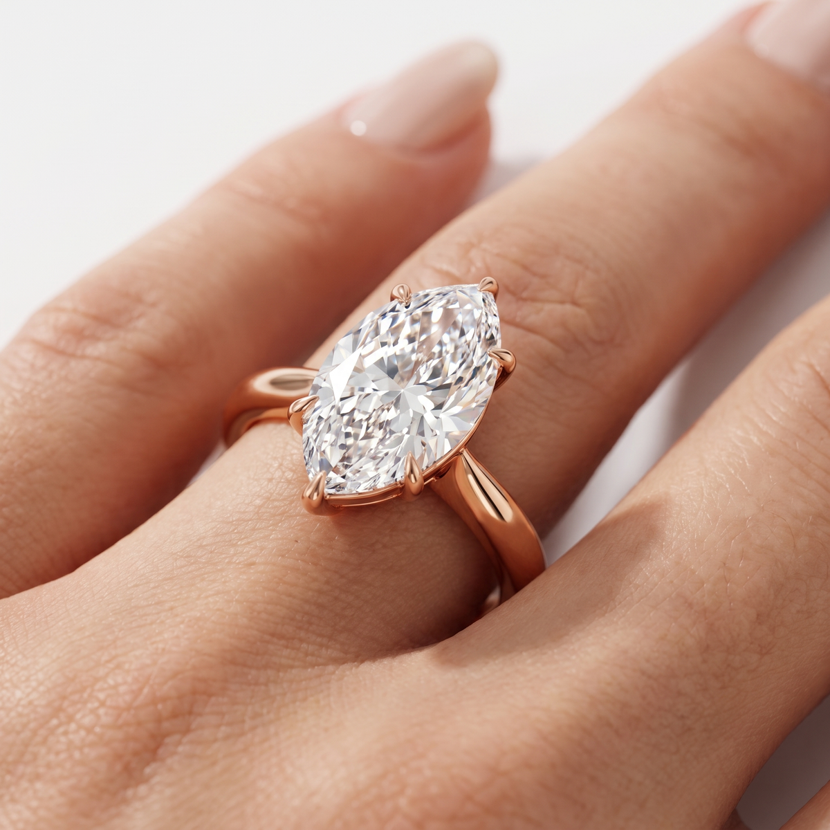 _lifestyle_image@SKU:R5314-LADM04000004P #metal_10k-rose-gold+origin_lab-grown+quality_g-si