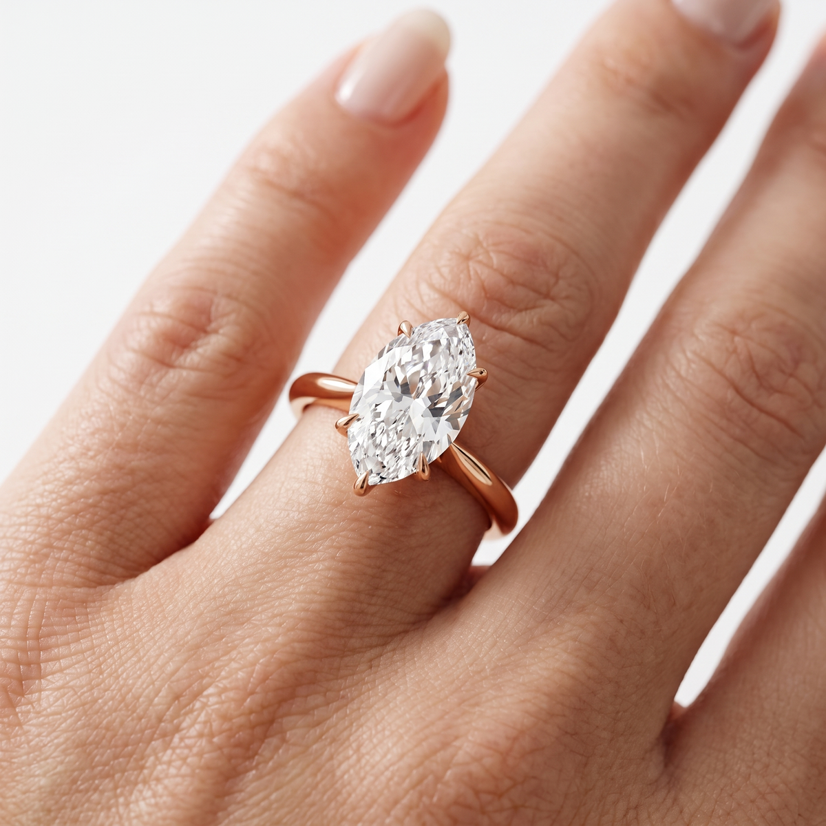 _lifestyle_image@SKU:R5314-LADM02000004P #metal_10k-rose-gold+origin_lab-grown+quality_g-si