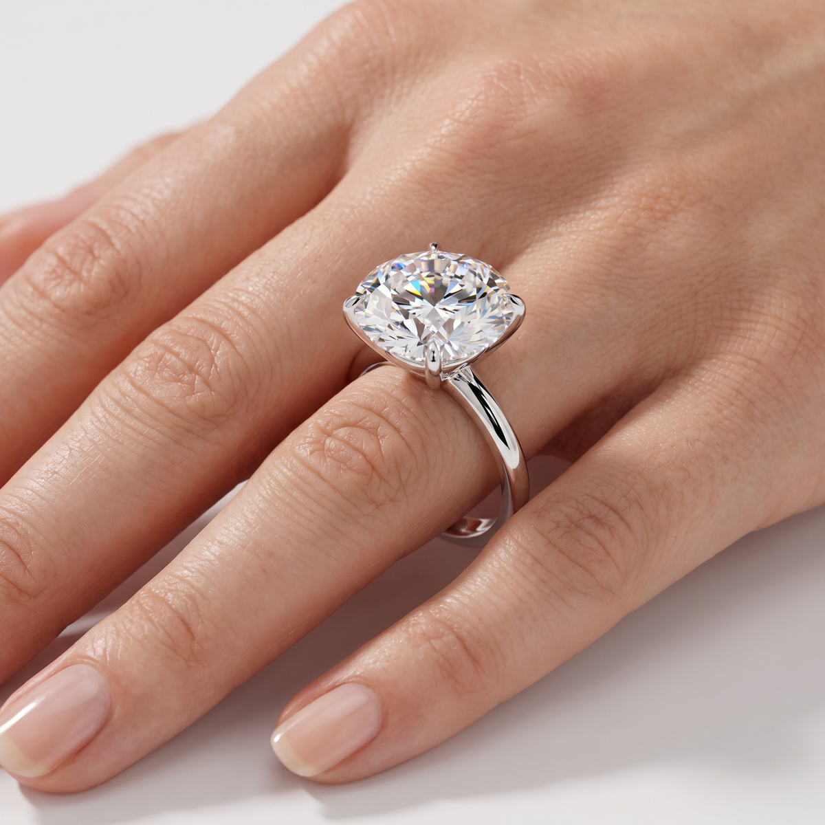 _lifestyle_image@SKU:R5314-NADR04000004W #metal_14k-white-gold+origin_lab-grown+quality_ef-vs2+