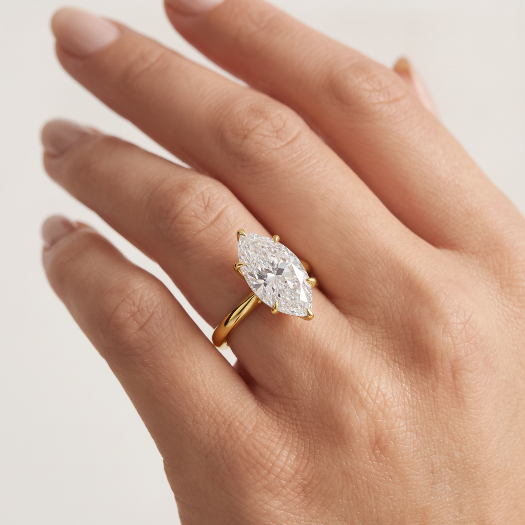_lifestyle_image@SKU:R5314-LADM03000004Y #metal_10k-yellow-gold+origin_lab-grown+quality_g-si