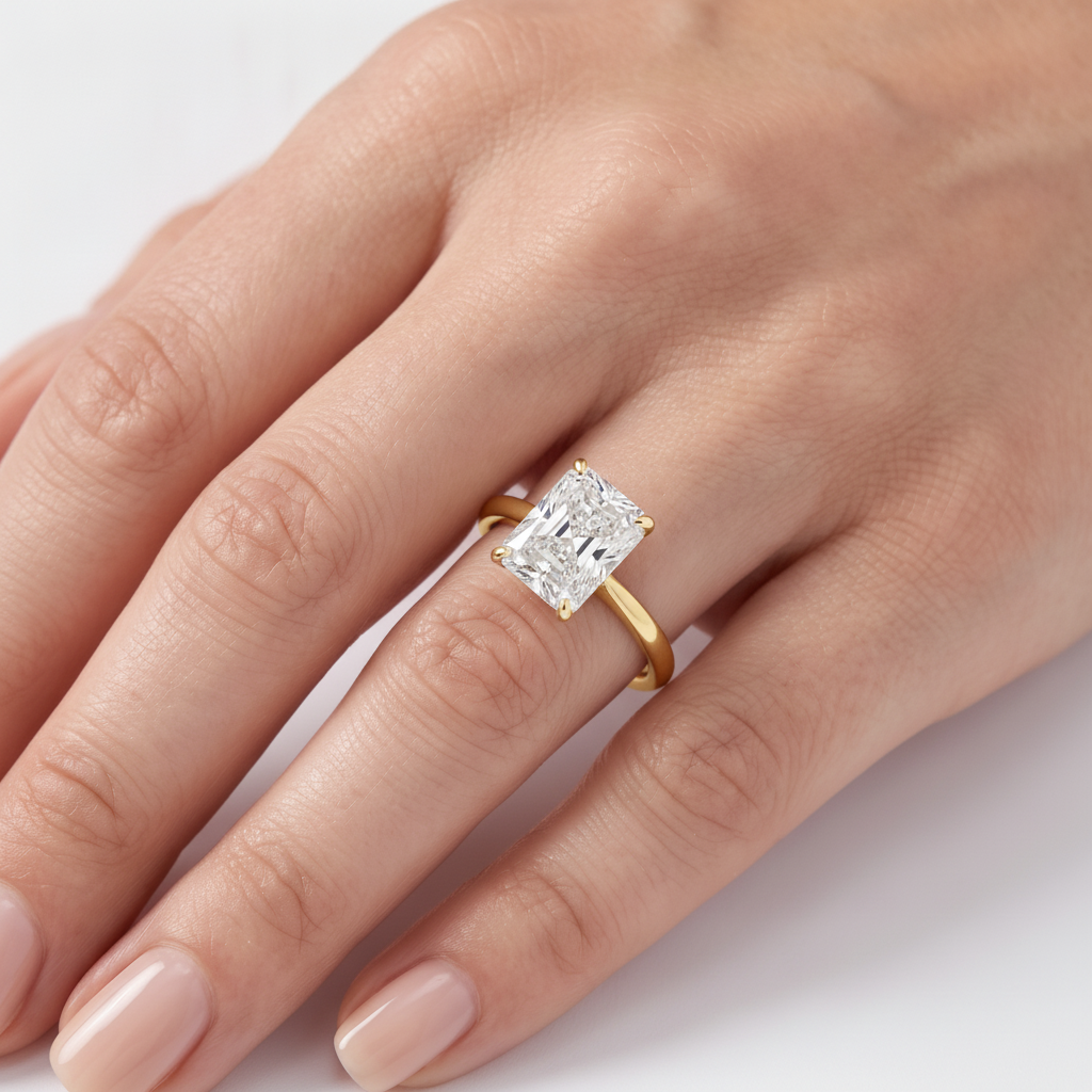 _lifestyle_image@SKU:R5314-LADT02000004Y #metal_10k-yellow-gold+origin_lab-grown+quality_g-si