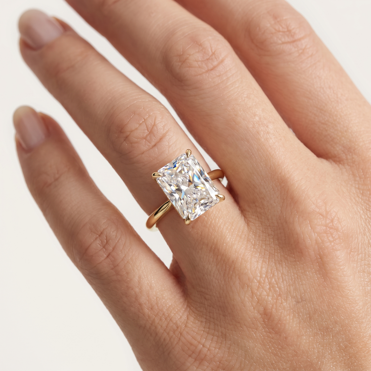 _lifestyle_image@SKU:R5314-NADT02000004Y #metal_14k-yellow-gold+origin_lab-grown+quality_ef-vs2+