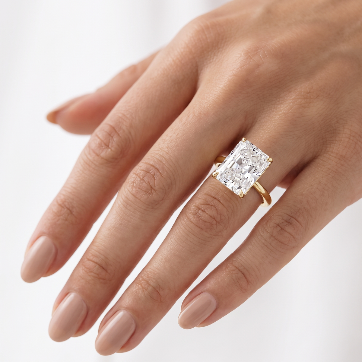 _lifestyle_image@SKU:R5314-NADT04000004Y #metal_14k-yellow-gold+origin_lab-grown+quality_ef-vs2+