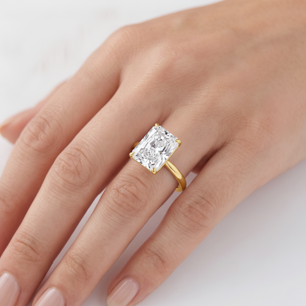 _lifestyle_image@SKU:R5314-LADT03000004Y #metal_10k-yellow-gold+origin_lab-grown+quality_g-si