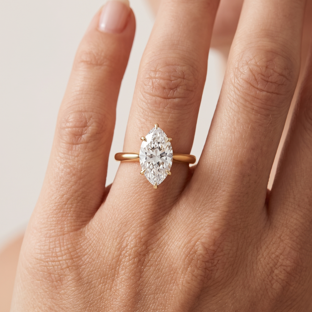 _lifestyle_image@SKU:R5314-NADM02000004Y #metal_14k-yellow-gold+origin_lab-grown+quality_ef-vs2+