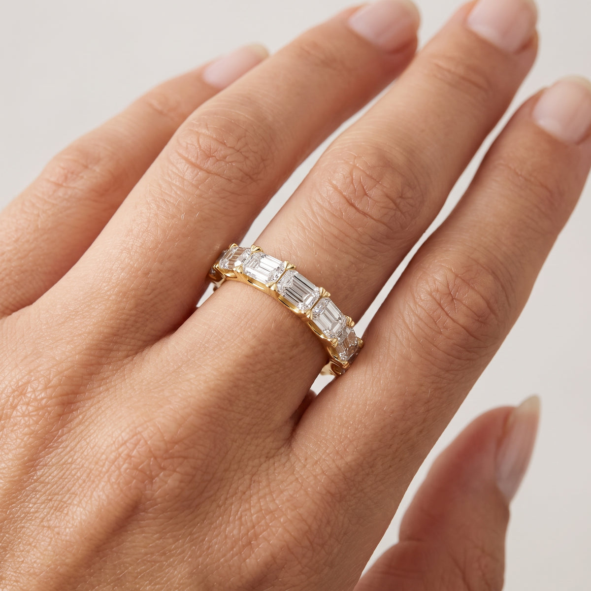 _lifestyle_image@SKU:R5727-LADE02000004Y #metal_10k-yellow-gold+origin_lab-grown+quality_g-si