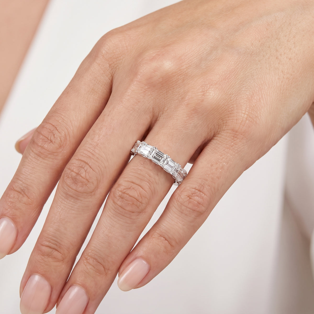 _lifestyle_image@SKU:R5727-LADE0200000DW #metal_silver+origin_lab-grown+quality_g-si