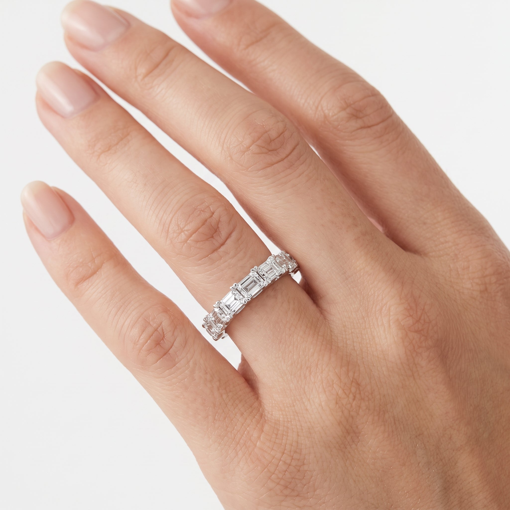 _lifestyle_image@SKU:R5727-NADE02000004W #metal_14k-white-gold+origin_lab-grown+quality_ef-vs2+