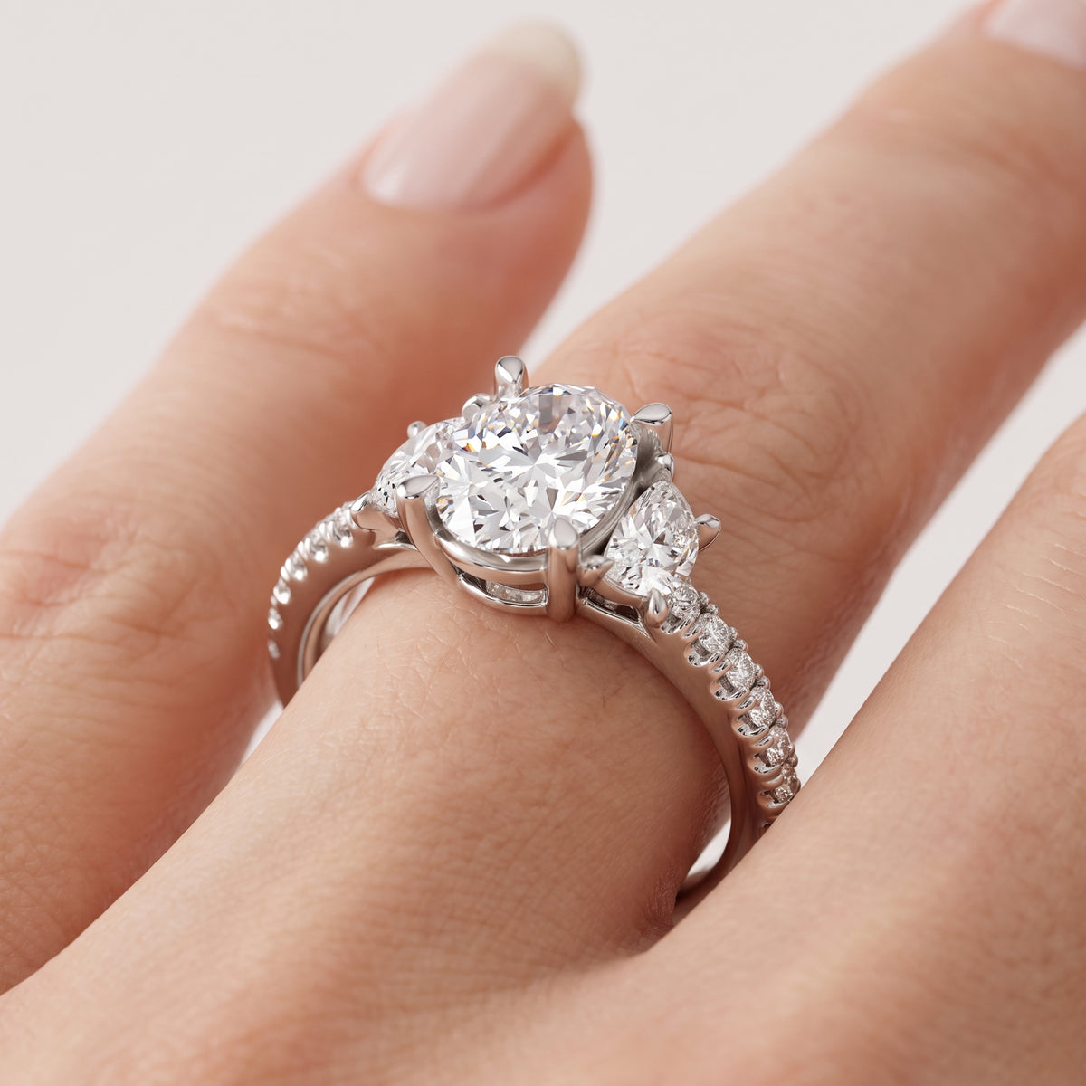 _lifestyle_image@SKU:R6001-NADO0100000PL #metal_platinum+origin_lab-grown+diamond-quality_ef-vs2++