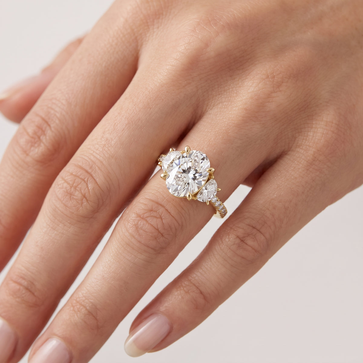 _lifestyle_image@SKU:R6001-NADO02000004Y #metal_14k-yellow-gold+origin_lab-grown+diamond-quality_ef-vs2++