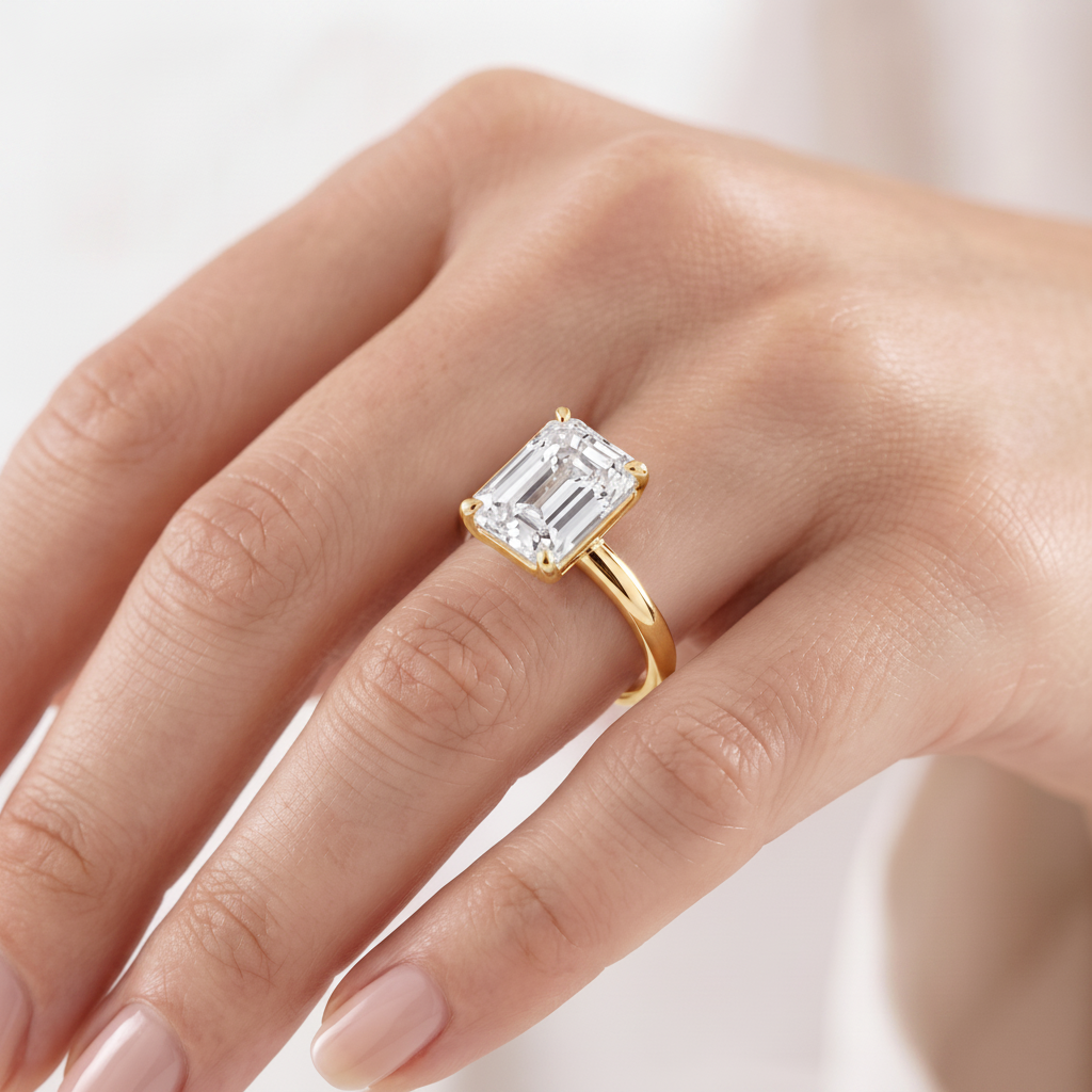 _lifestyle_image@SKU:R6203-LADE04000005Y #metal_10k-yellow-gold+origin_lab-grown+quality_g-si