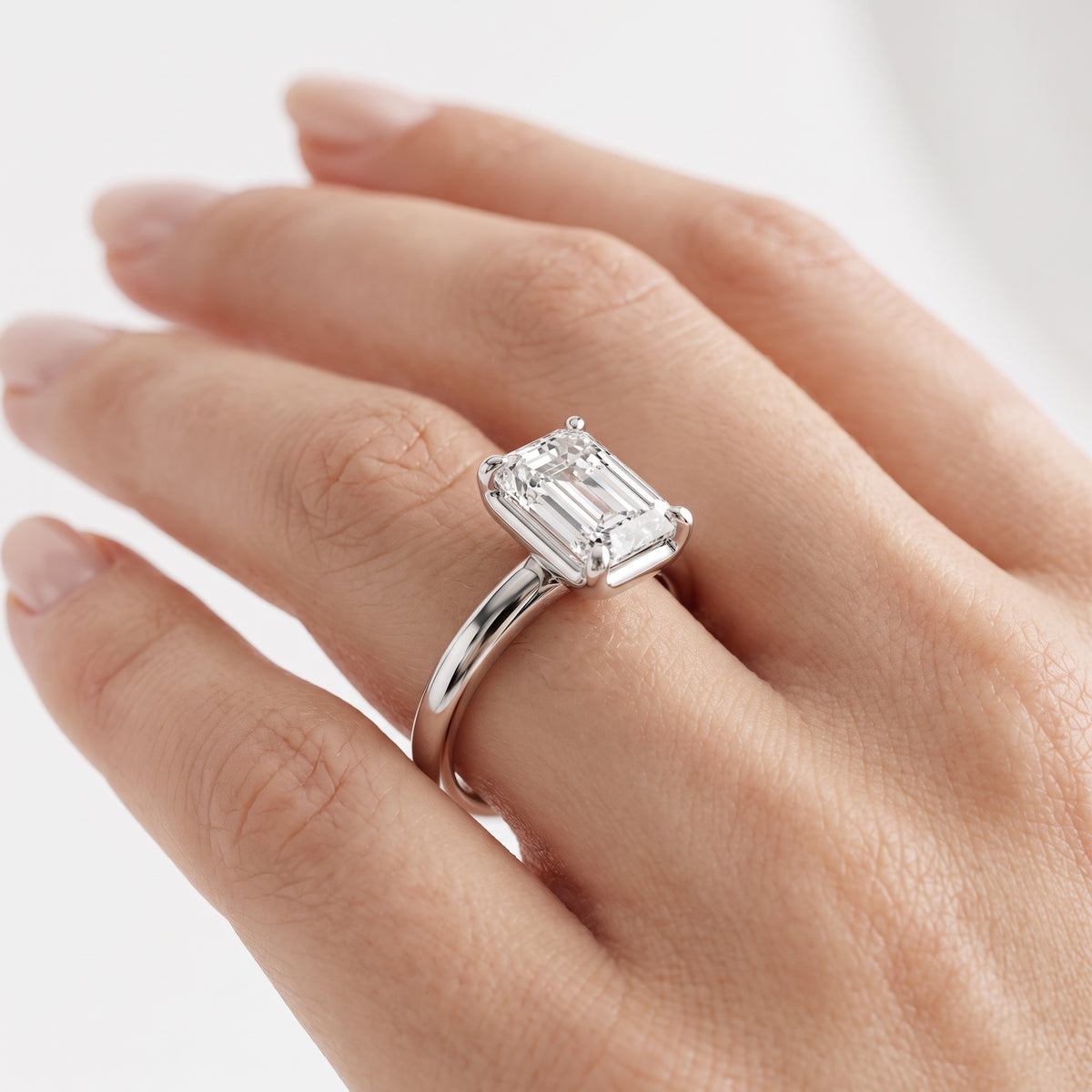 _lifestyle_image@SKU:R6203-LGDE02000004W #metal_14k-white-gold+origin_lab-grown+quality_ef-vs2+