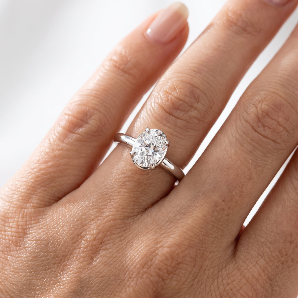 _lifestyle_image@SKU:R6203-LGDO01000004W #metal_14k-white-gold+origin_lab-grown+quality_ef-vs2+