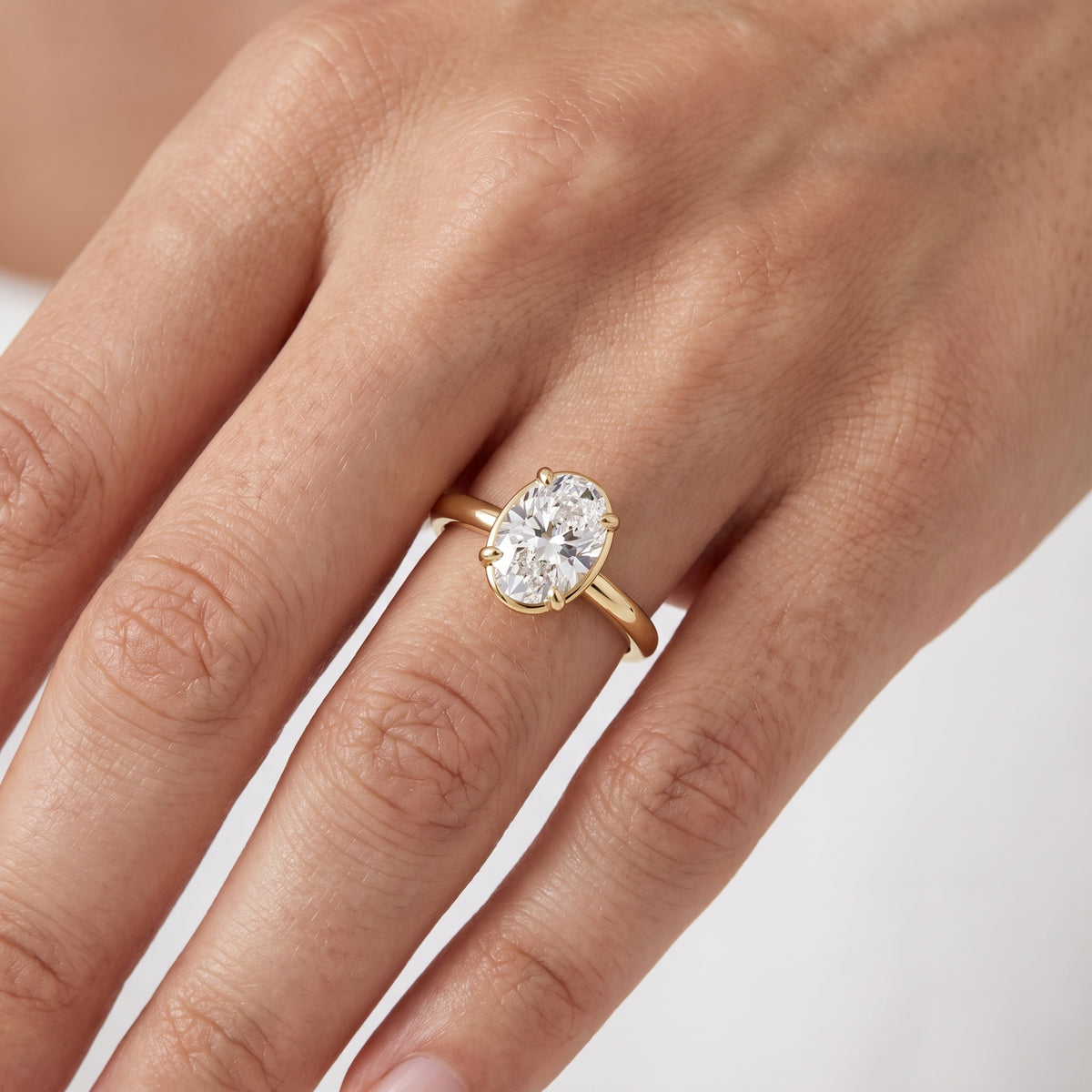 _lifestyle_image@SKU:R6203-LGDO01000004Y #metal_14k-yellow-gold+origin_lab-grown+quality_ef-vs2+