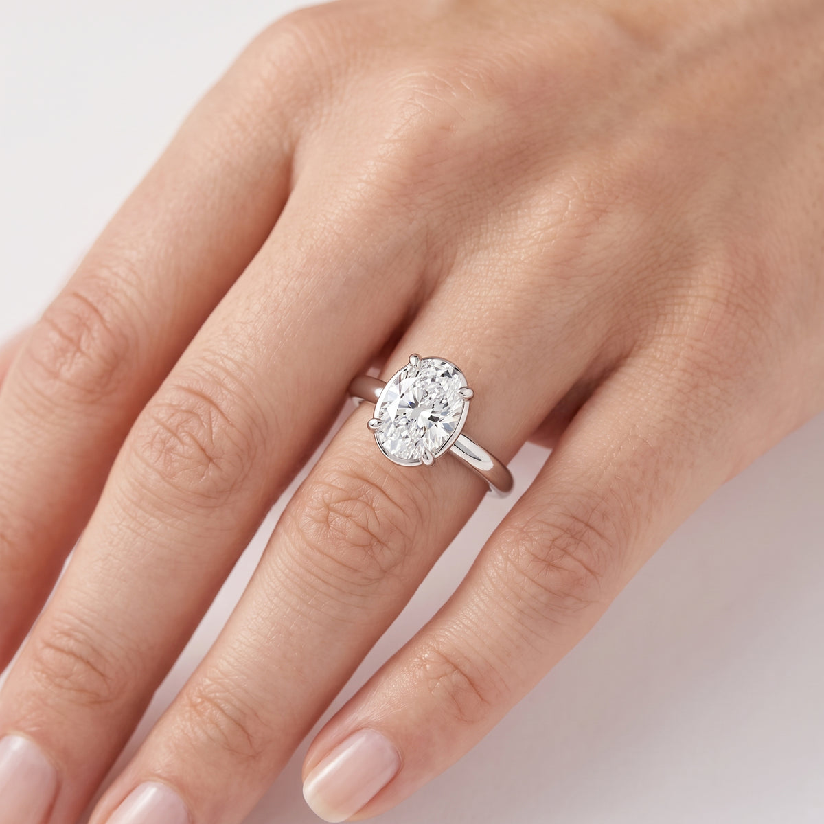 _lifestyle_image@SKU:R6203-LGDO0100000PL #metal_platinum+origin_lab-grown+quality_ef-vs2+