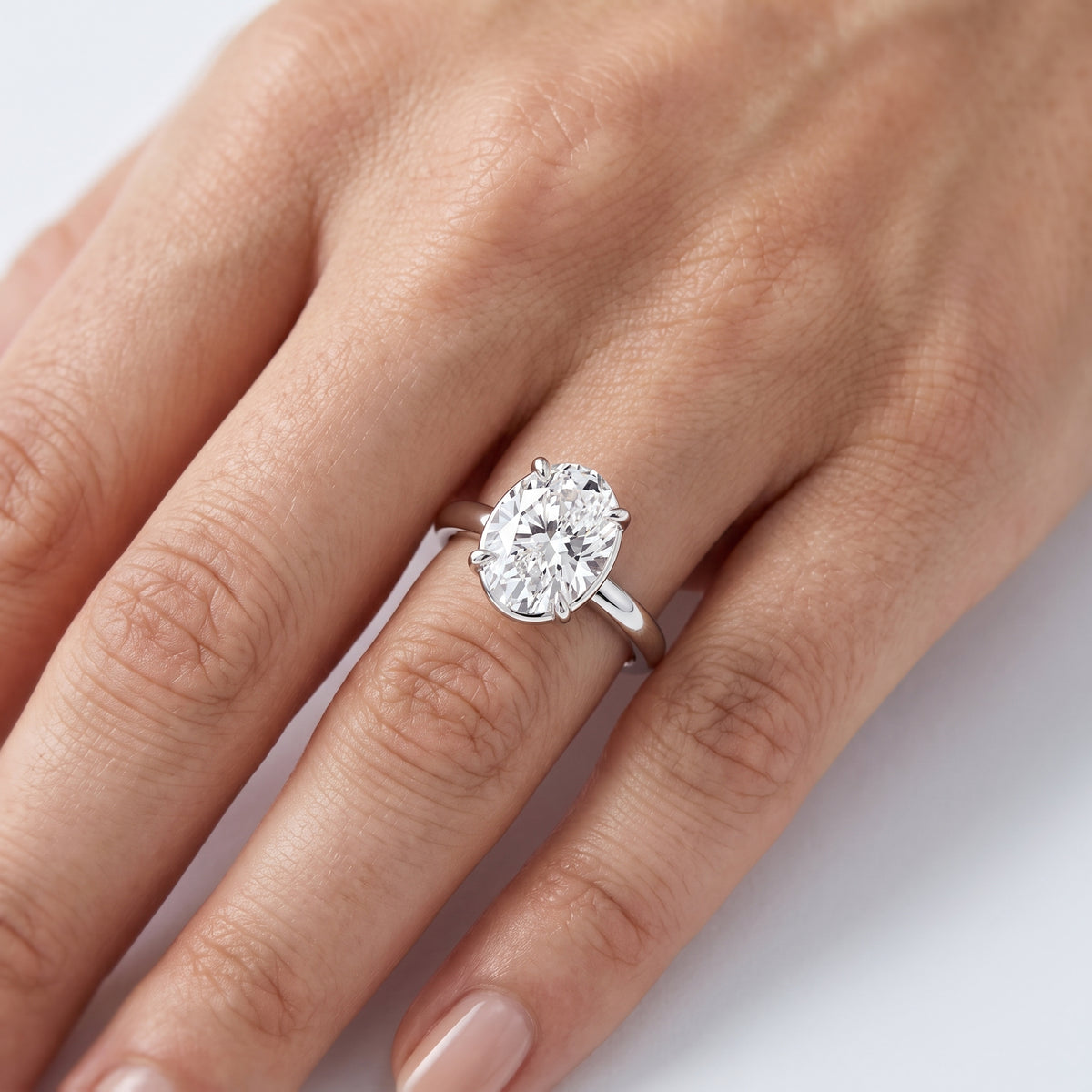 _lifestyle_image@SKU:R6203-LGDO03000004W #metal_14k-white-gold+origin_lab-grown+quality_ef-vs2+