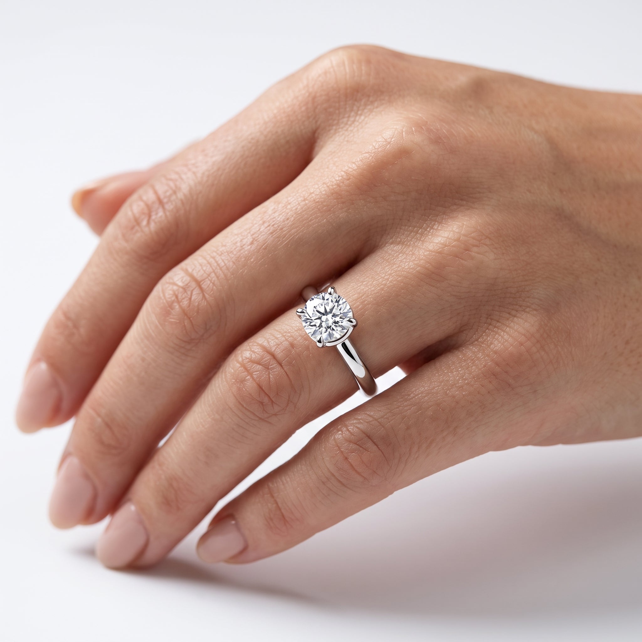 _lifestyle_image@SKU:R6203-LGDR0100000PL #metal_platinum+origin_lab-grown+quality_ef-vs2+