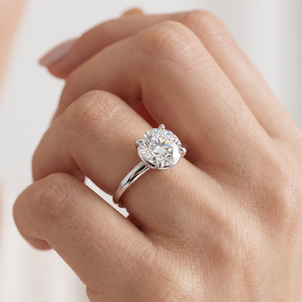 _lifestyle_image@SKU:R6203-LGDR02000004W #metal_14k-white-gold+origin_lab-grown+quality_ef-vs2+