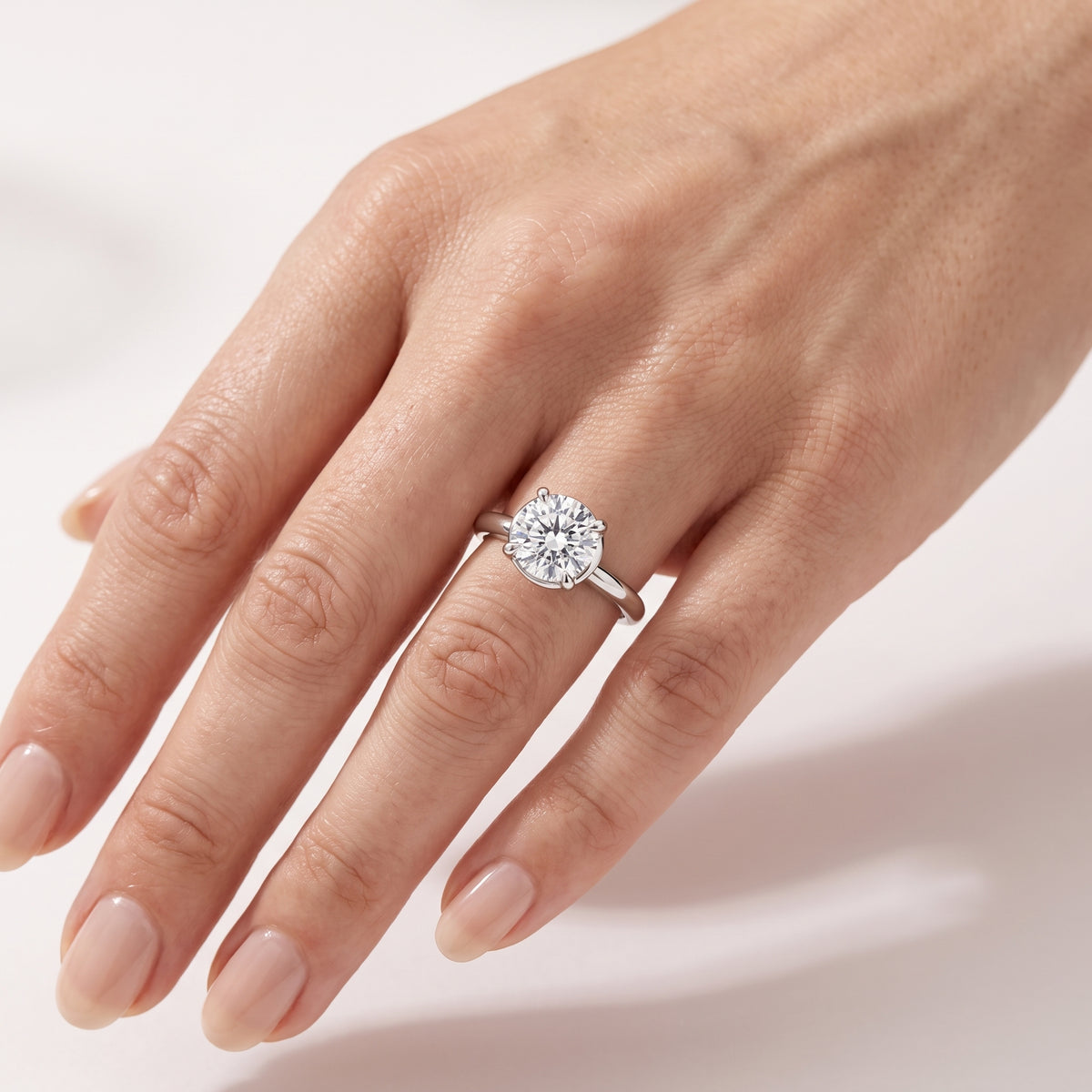 _lifestyle_image@SKU:R6203-LGDR0200000PL #metal_platinum+origin_lab-grown+quality_ef-vs2+