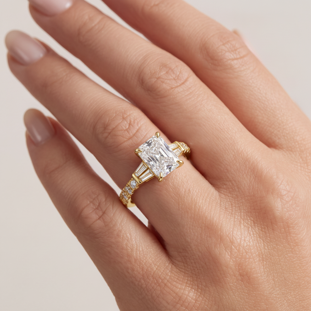 _lifestyle_image@SKU:R6517-LADT02000004Y #metal_10k-yellow-gold+origin_lab-grown+quality_g-si