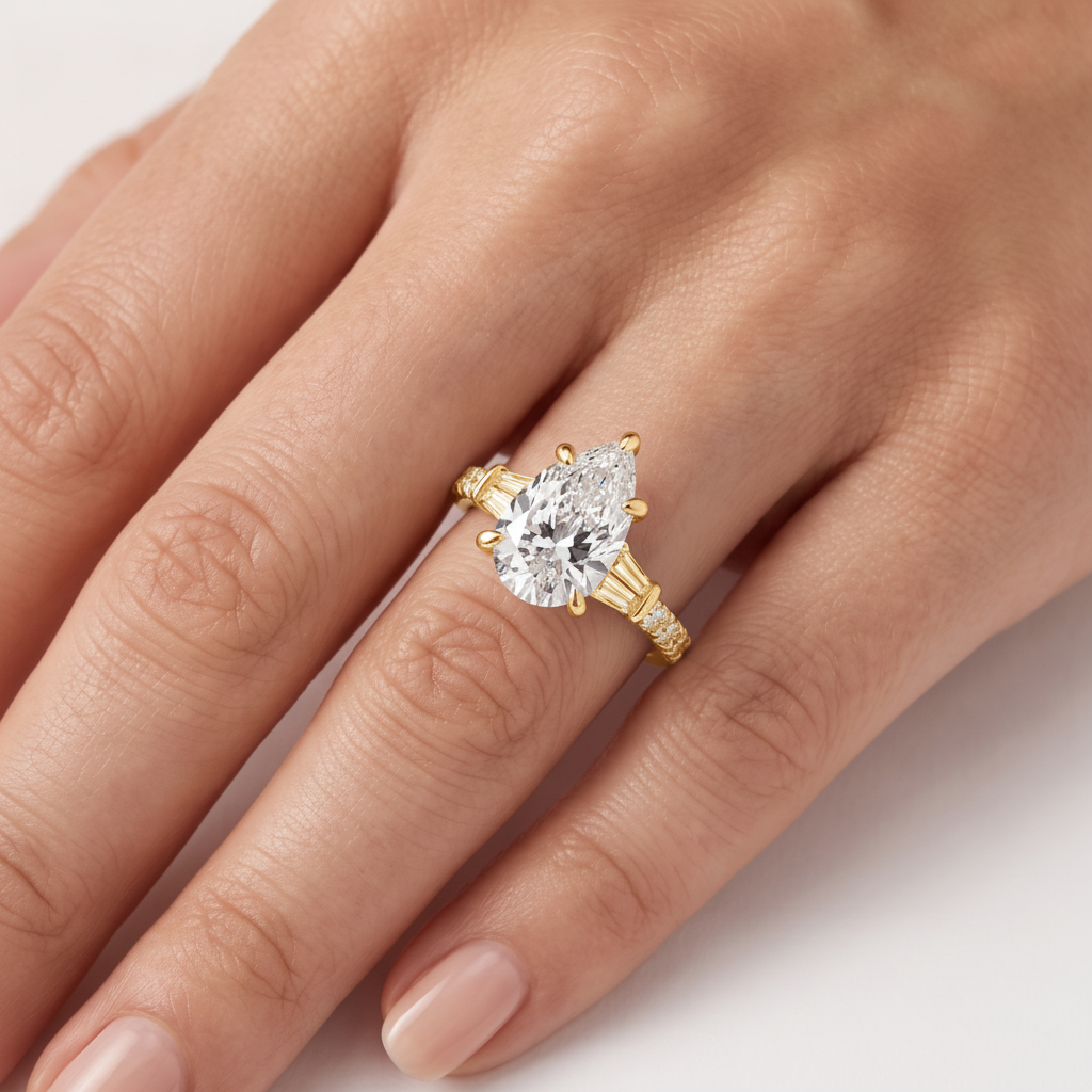 _lifestyle_image@SKU:R6517-LGDD03000004Y #metal_14k-yellow-gold+origin_lab-grown+quality_ef-vs2+