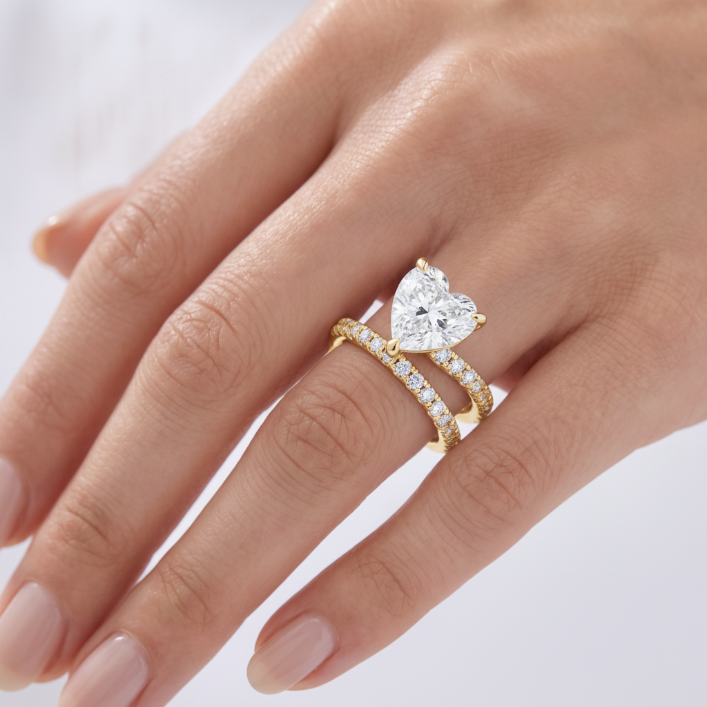 _lifestyle_image@SKU:R7245-LADH01000004Y #metal_10k-yellow-gold+origin_lab-grown+quality_g-si