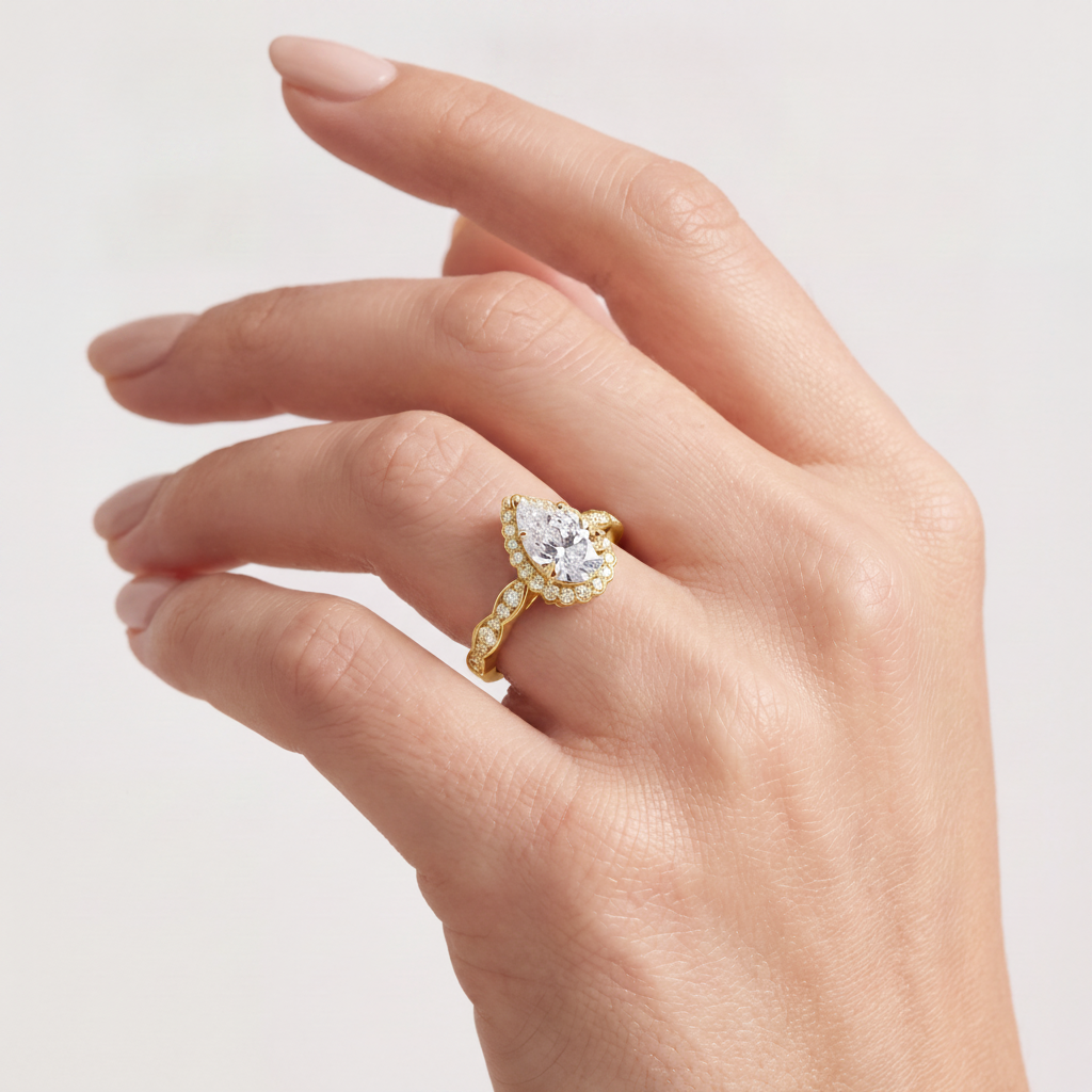 _lifestyle_image@SKU:R7538-LADD01000004Y #metal_10k-yellow-gold+origin_lab-grown+quality_g-si