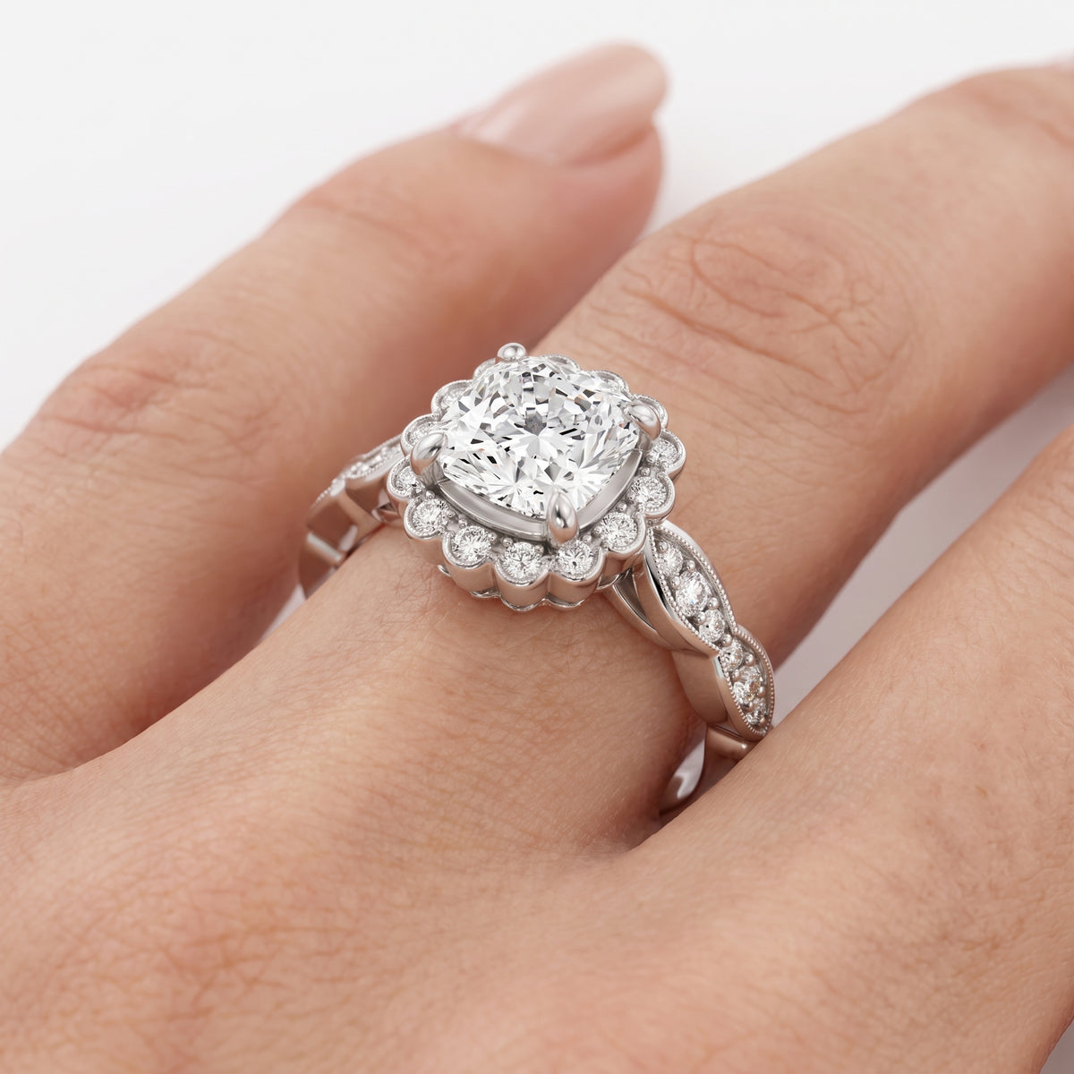 _lifestyle_image@SKU:R7538-NADC0100000PL #metal_platinum+origin_lab-grown+quality_ef-vs2+