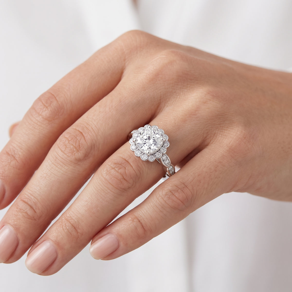 _lifestyle_image@SKU:R7538-NADC02000004W #metal_14k-white-gold+origin_lab-grown+quality_ef-vs2+