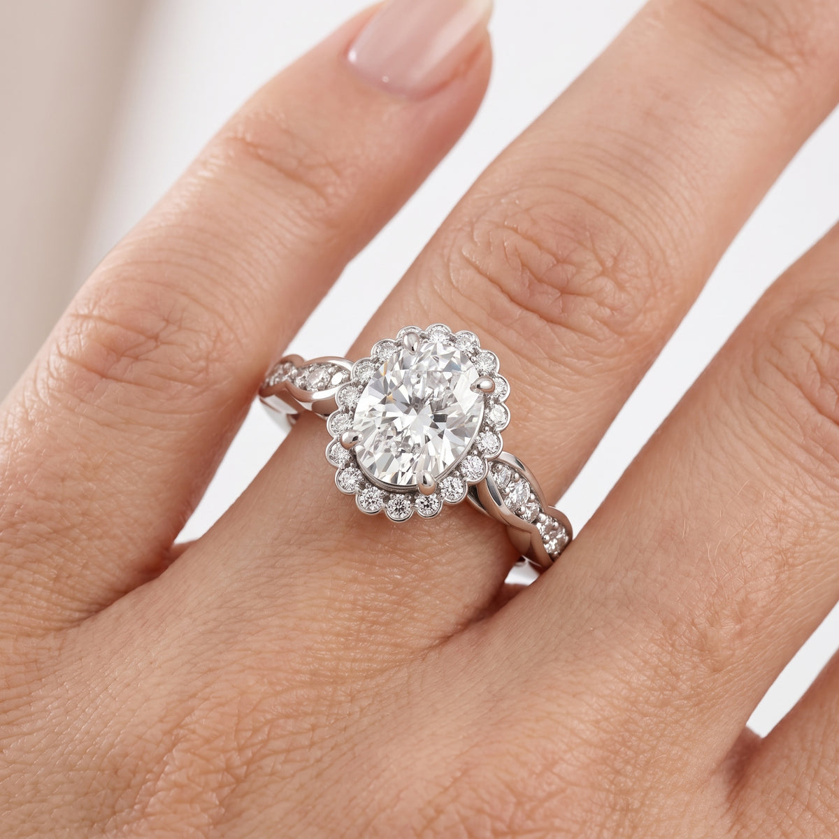 _lifestyle_image@SKU:R7538-NADO0100000PL #metal_platinum+origin_lab-grown+quality_ef-vs2+