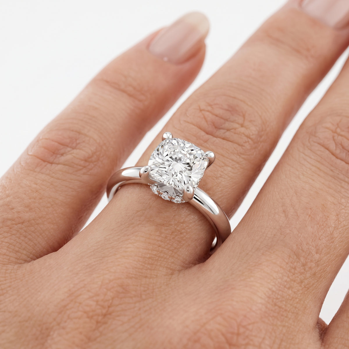 _lifestyle_image@SKU:R7604-LADC01000004W #diamond-quality_g-si+metal_10k-white-gold+origin_lab-grown+