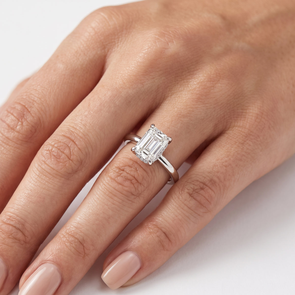 _lifestyle_image@SKU:R7604-LADE01000004W #diamond-quality_g-si+metal_10k-white-gold+origin_lab-grown+