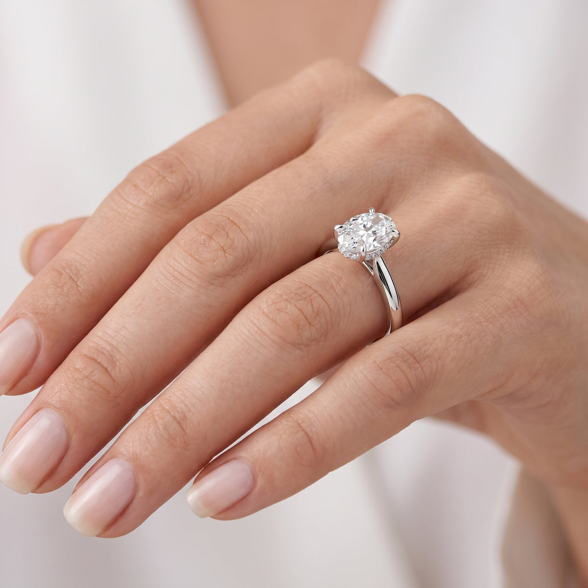_lifestyle_image@SKU:R7604-LADO01000004W #diamond-quality_g-si+metal_10k-white-gold+origin_lab-grown+