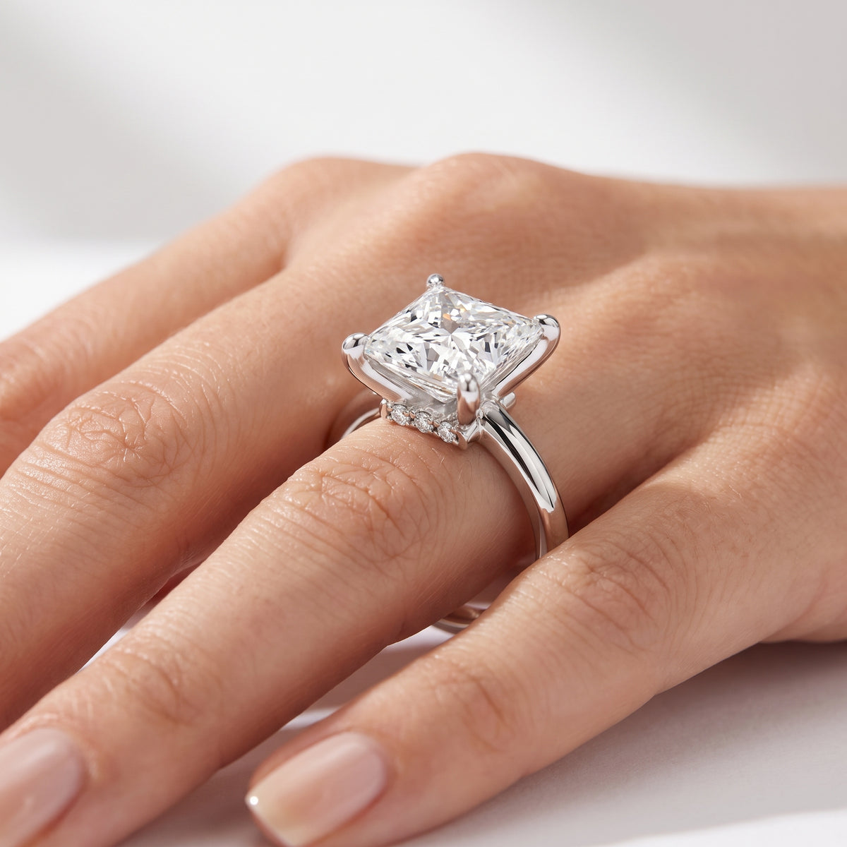 _lifestyle_image@SKU:R7604-LADP04000004W #diamond-quality_g-si+metal_10k-white-gold+origin_lab-grown+