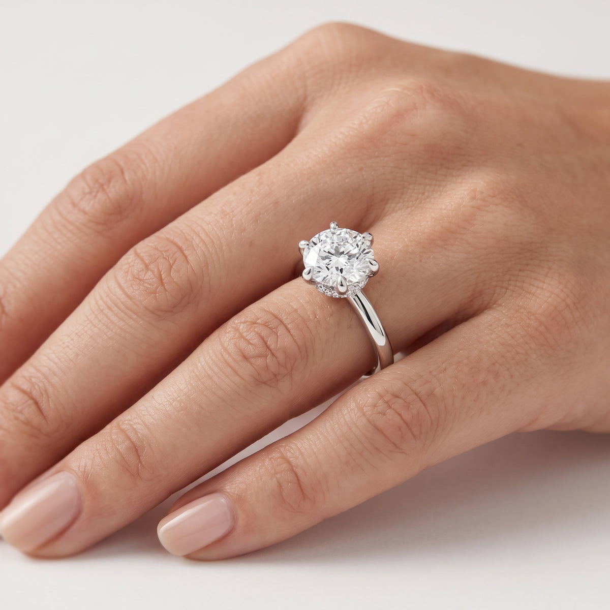 _lifestyle_image@SKU:R7604-LADR02000004W #diamond-quality_g-si+metal_10k-white-gold+origin_lab-grown+