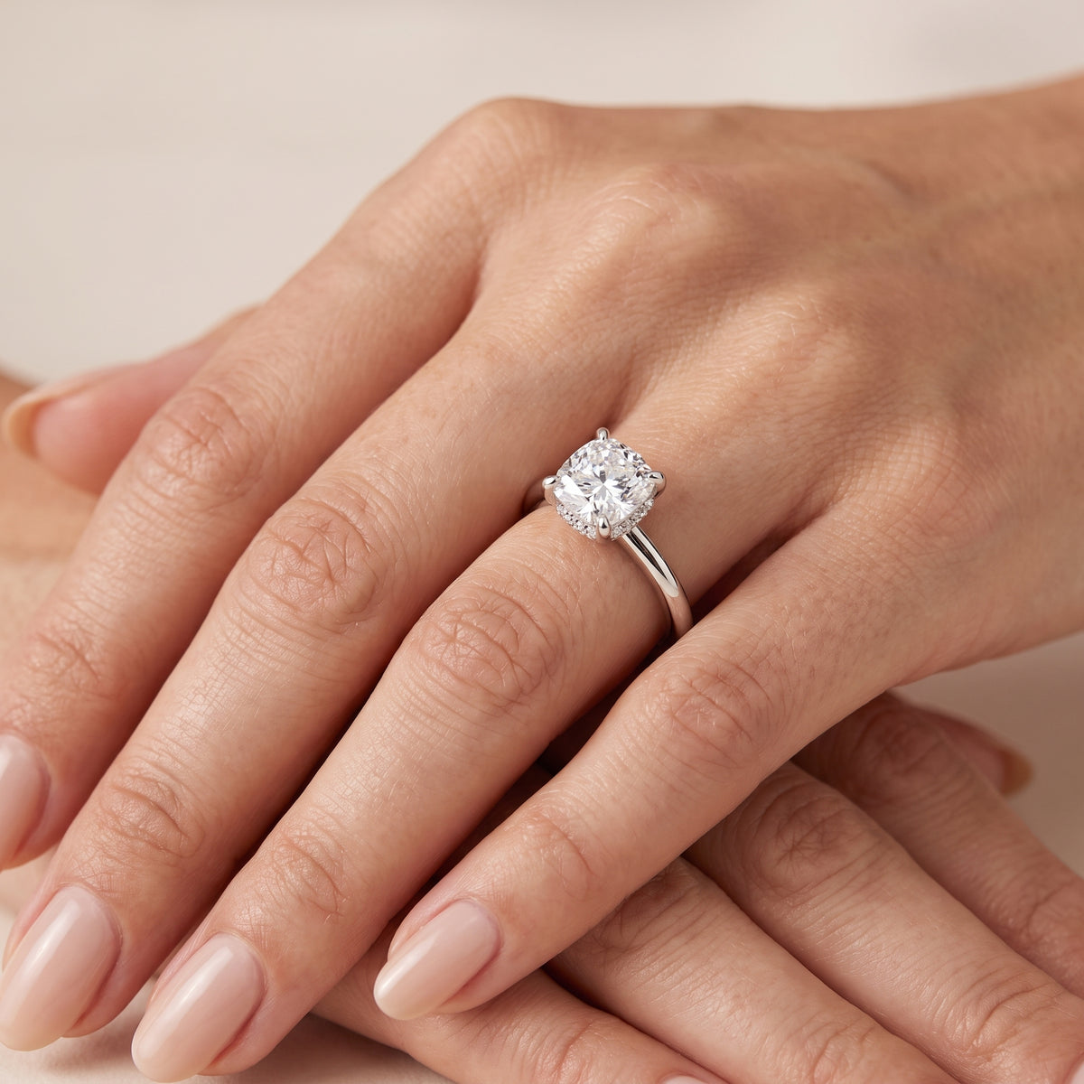 _lifestyle_image@SKU:R7604-NADC01000004W #diamond-quality_ef-vs2++metal_14k-white-gold+origin_lab-grown+