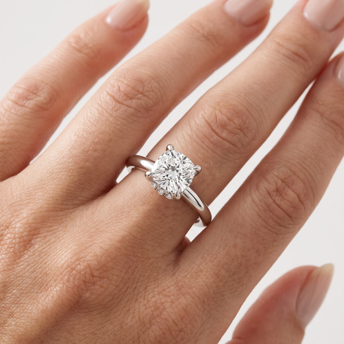 _lifestyle_image@SKU:R7604-NADC0100000PL #diamond-quality_ef-vs2++metal_platinum+origin_lab-grown+