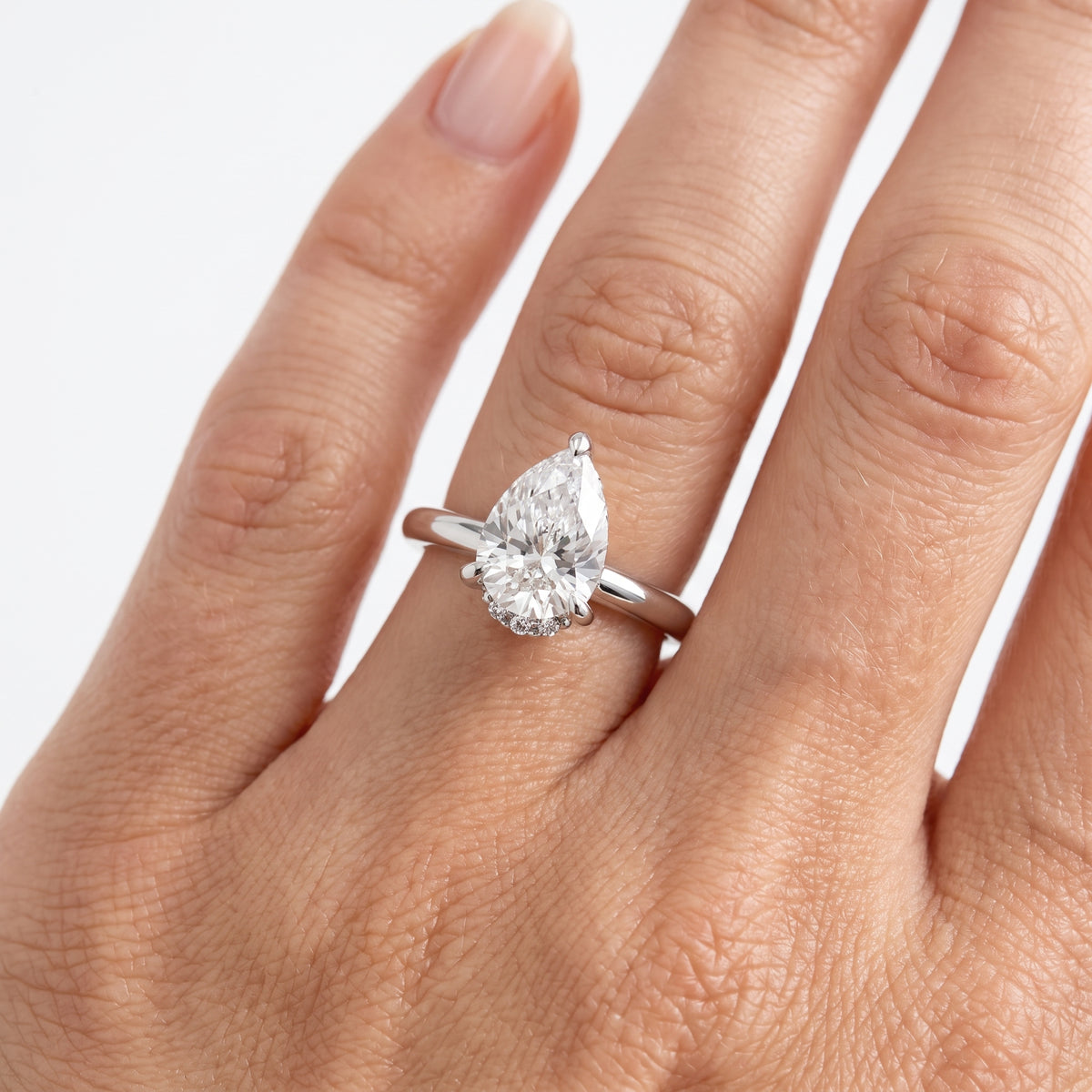 _lifestyle_image@SKU:R7604-NADD0100000PL #diamond-quality_ef-vs2++metal_platinum+origin_lab-grown+