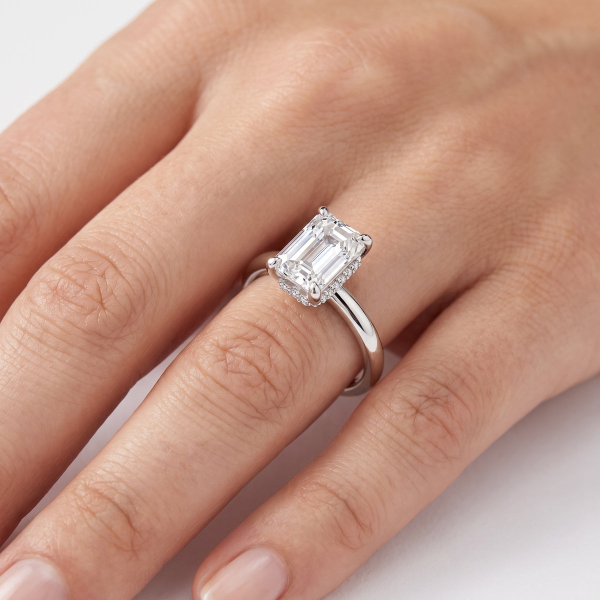 _lifestyle_image@SKU:R7604-NADE01000004W #diamond-quality_ef-vs2++metal_14k-white-gold+origin_lab-grown+