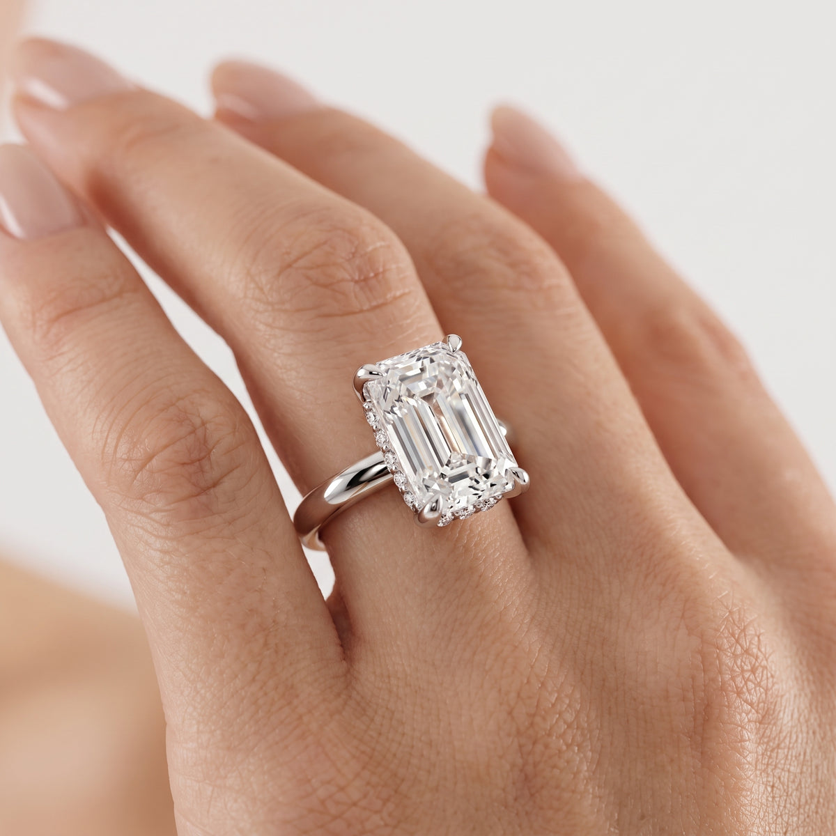 _lifestyle_image@SKU:R7604-NADE0300000PL #diamond-quality_ef-vs2++metal_platinum+origin_lab-grown+