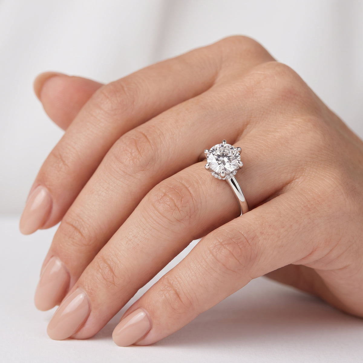 _lifestyle_image@SKU:R7604-NADR02000004W #diamond-quality_ef-vs2++metal_14k-white-gold+origin_lab-grown+