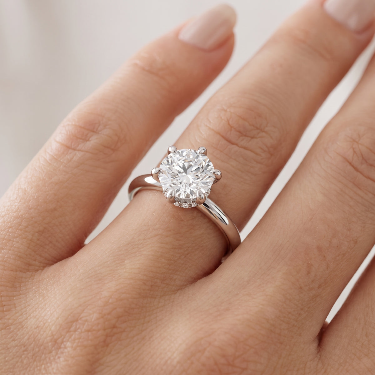 _lifestyle_image@SKU:R7604-NADR0200000PL #diamond-quality_ef-vs2++metal_platinum+origin_lab-grown+