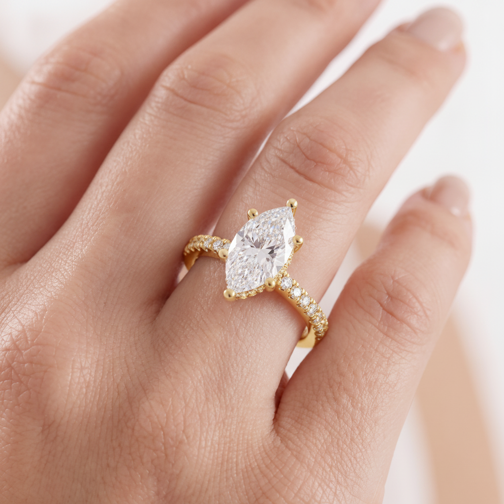 _lifestyle_image@SKU:R7711-LADM01000004Y #metal_10k-yellow-gold+origin_lab-grown+quality_g-si