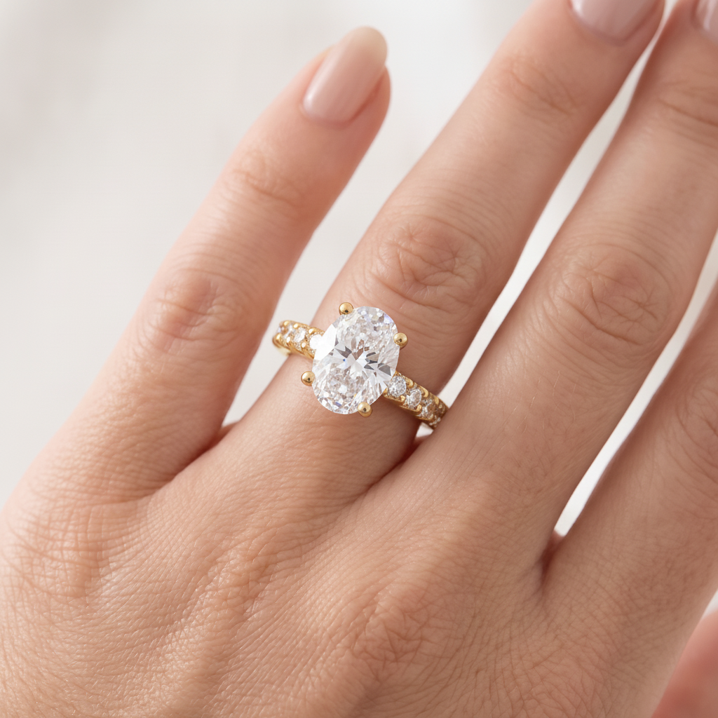 _lifestyle_image@SKU:R7829-LADO02400004Y #metal_10k-yellow-gold+origin_lab-grown+quality_g-si