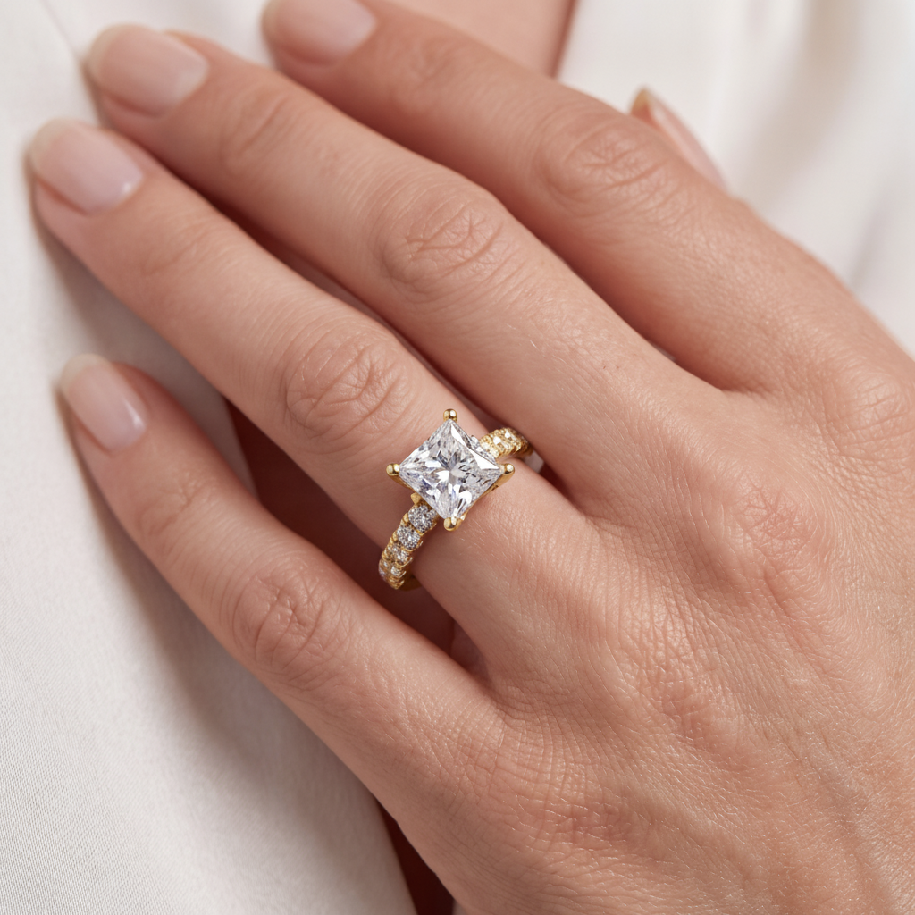 _lifestyle_image@SKU:R7831-LADP02350004Y #metal_10k-yellow-gold+origin_lab-grown+quality_g-si