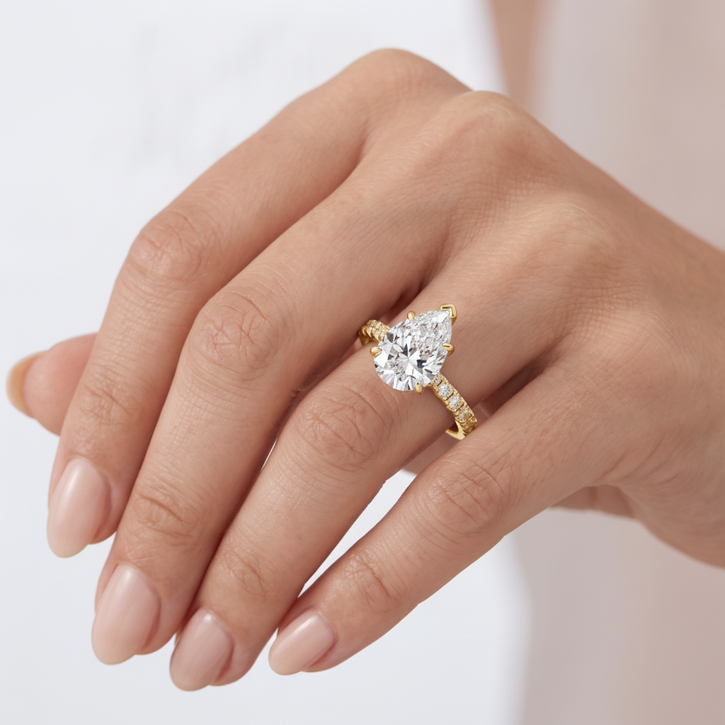 _lifestyle_image@SKU:R7847-LADD03000004Y #metal_10k-yellow-gold+origin_lab-grown+quality_g-si