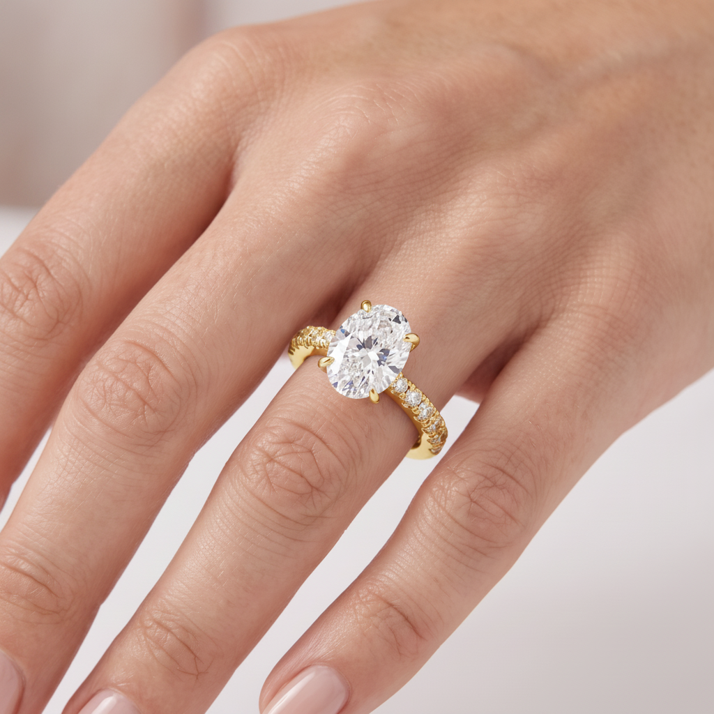 _lifestyle_image@SKU:R7847-LADO04000004Y #metal_10k-yellow-gold+origin_lab-grown+quality_g-si